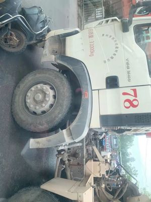 老水口電動(dòng)車與攪拌車道路糾紛引發(fā)交通堵塞