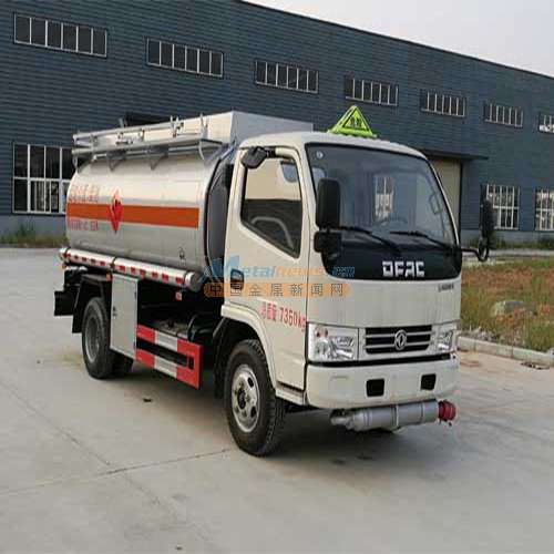 遼寧萬合力興汽車 供應鐵嶺地區(qū)優(yōu)質油罐車及加油車